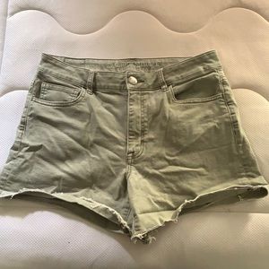 American Eagle “high rise shortie” jean shorts!